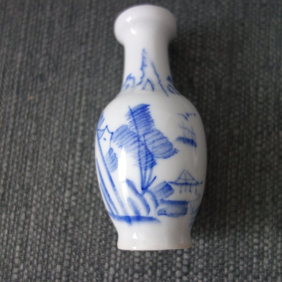 Mini Ceramic Vases (Includes Two of Each Style,  4 in Total) - Picture 9 of 14
